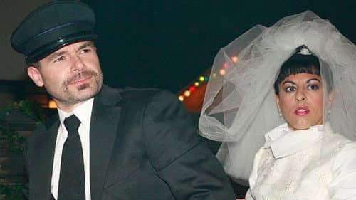 Swingers, una boda exprés y una niña huerfanita still